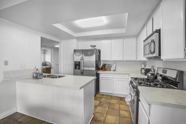 Vista, CA 92083,379 N Melrose DR #E