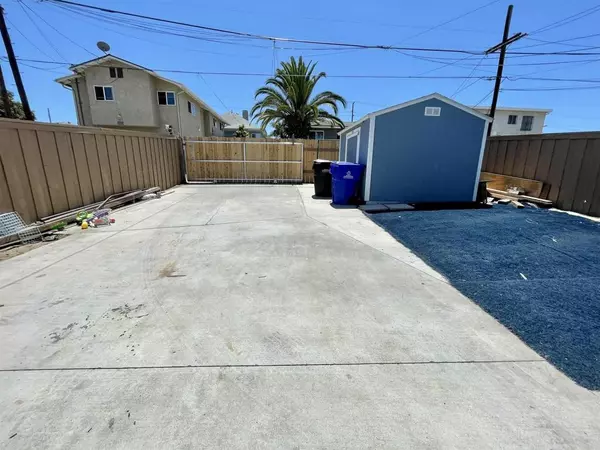 San Diego, CA 92113,2071 Franklin 2071-2073 AVE