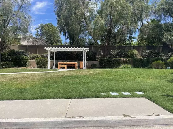 Vista, CA 92084,824 DayBreak PL