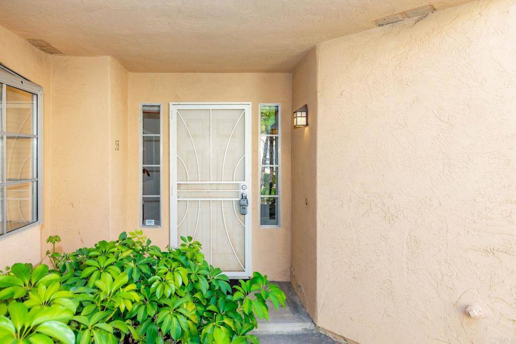El Cajon, CA 92019,12056 Calle De Leon #58