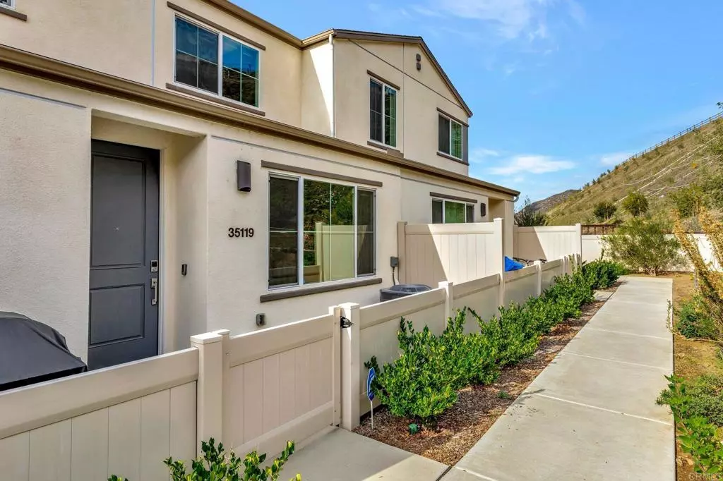 Fallbrook, CA 92028,35119 Grove Trail