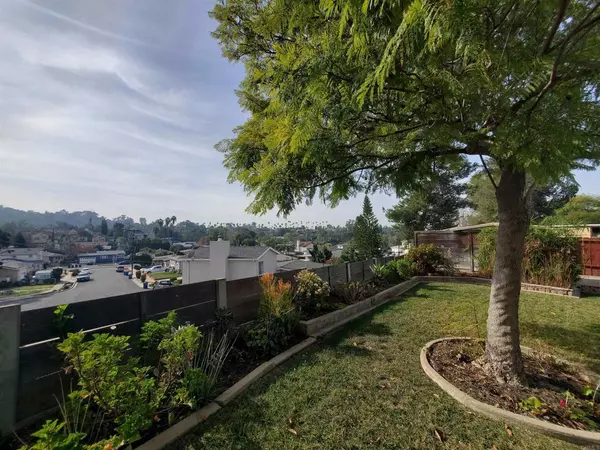 La Mesa, CA 91942,9555 Lakeview DR