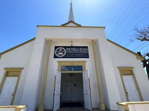 1202 E Plymouth ST, Long Beach, CA 90805