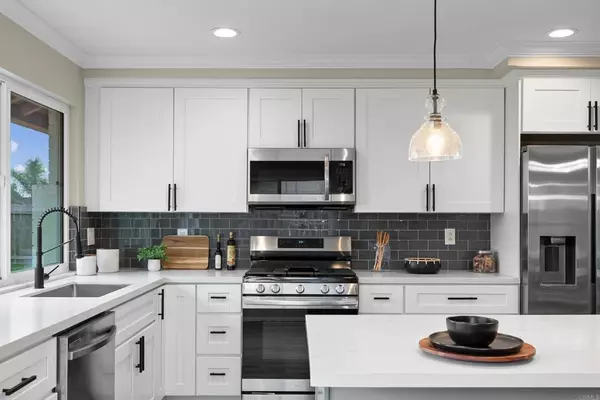 Vista, CA 92083,1757 Henderson CT