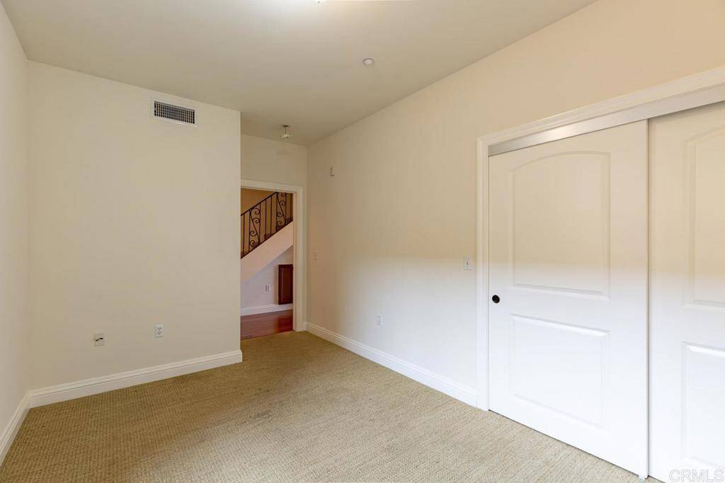 San Diego, CA 92103,3972 Albatross St #203