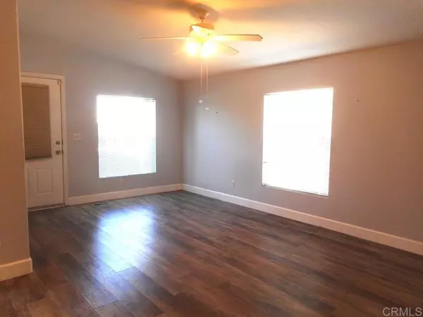 Escondido, CA 92027,211 N Citrus AVE #120