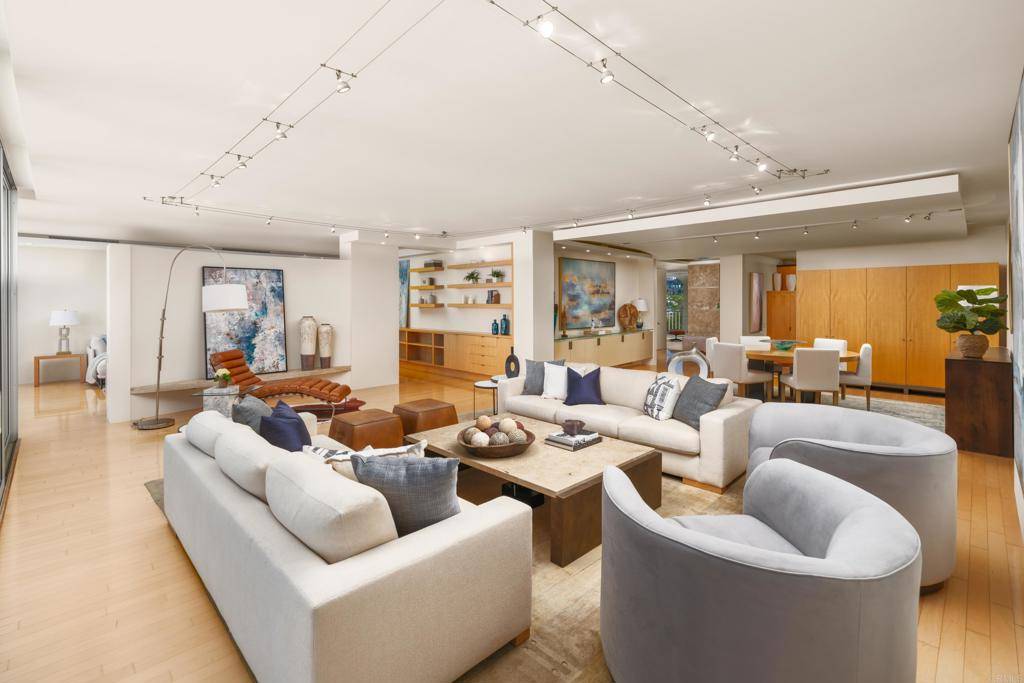 La Jolla, CA 92037,1001 Genter ST #9AB
