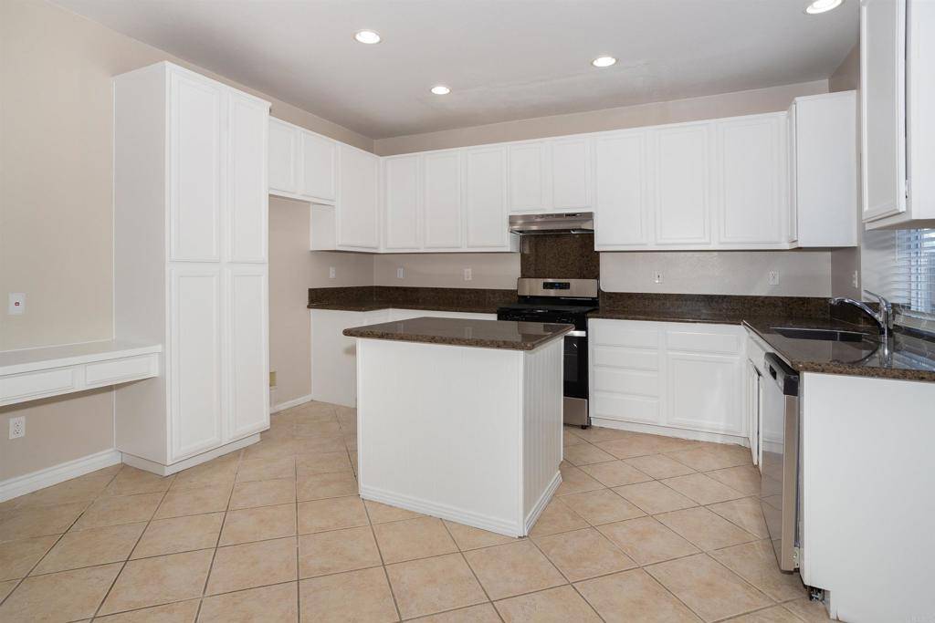 Temecula, CA 92592,43188 Matera CT