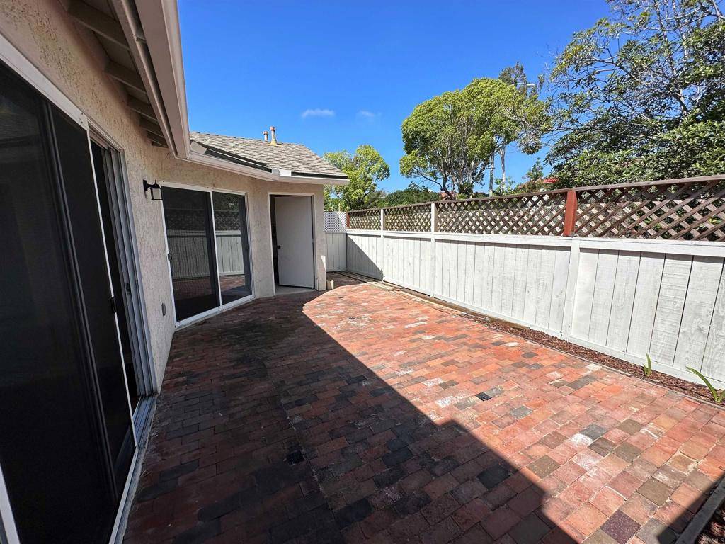 Carlsbad, CA 92010,2860 Nantucket LN