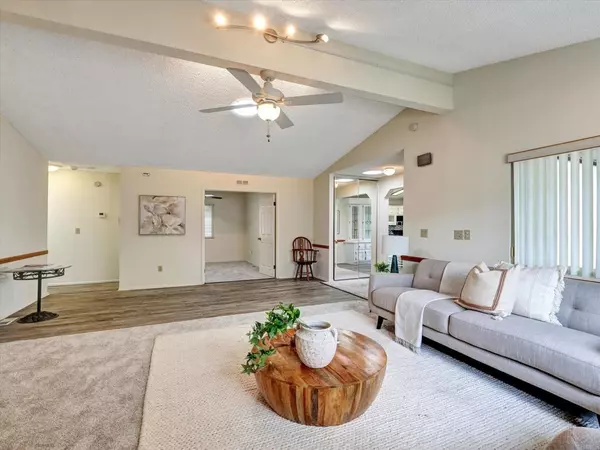 Carlsbad, CA 92010,3462 Don Jose DR