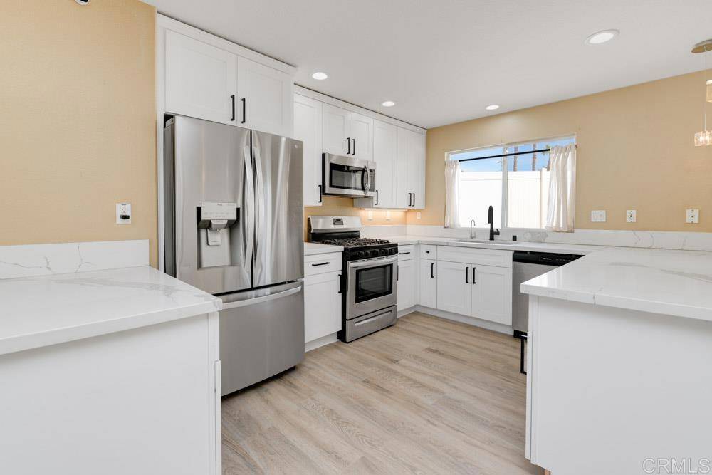 2156 Krystal Pl, Escondido, CA 92026
