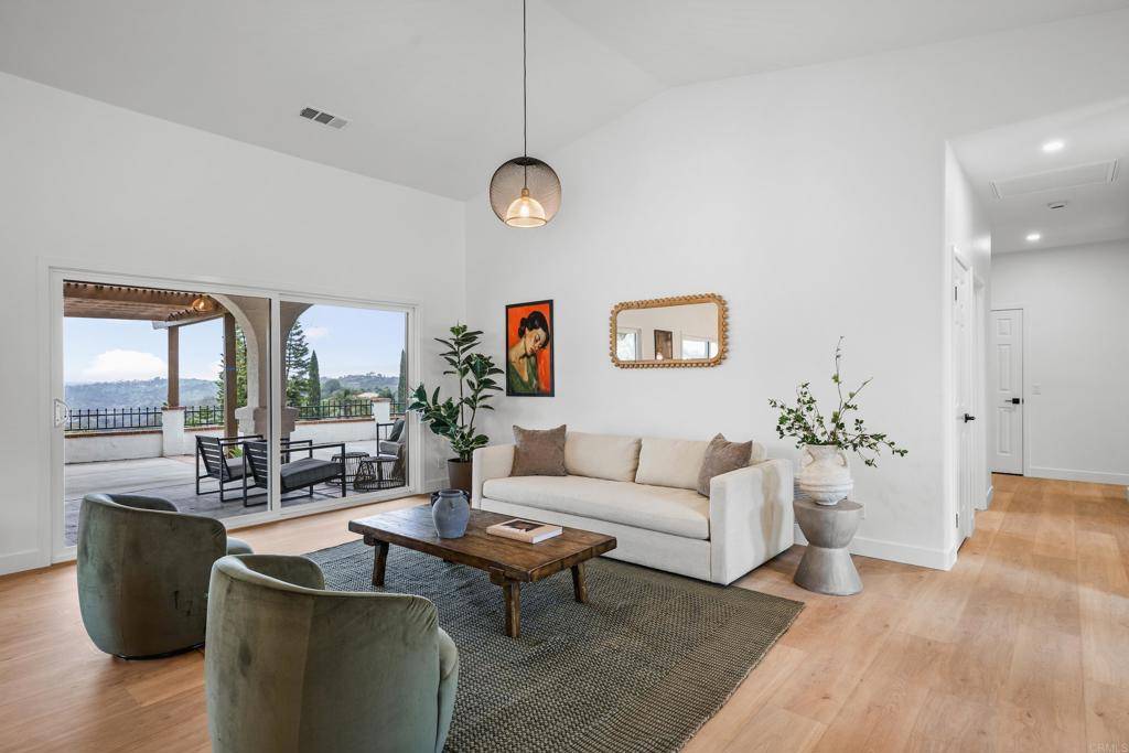 Fallbrook, CA 92028,1675 Colina Vista
