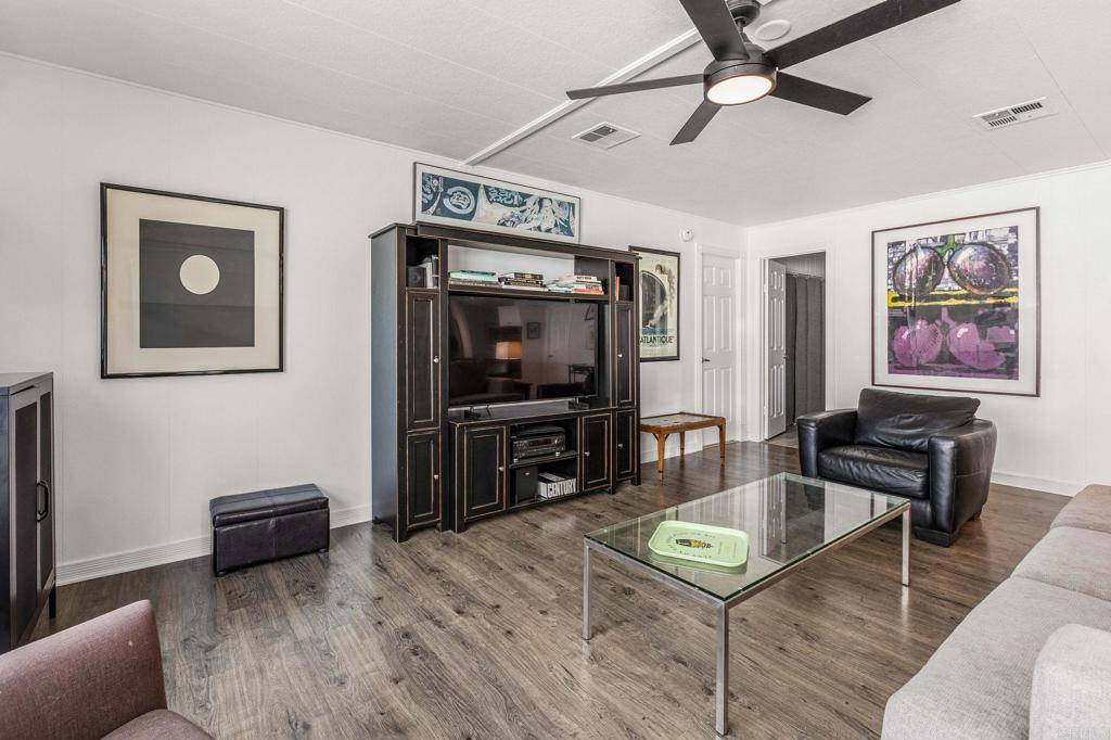Carlsbad, CA 92011,7236 San Benito ST #355