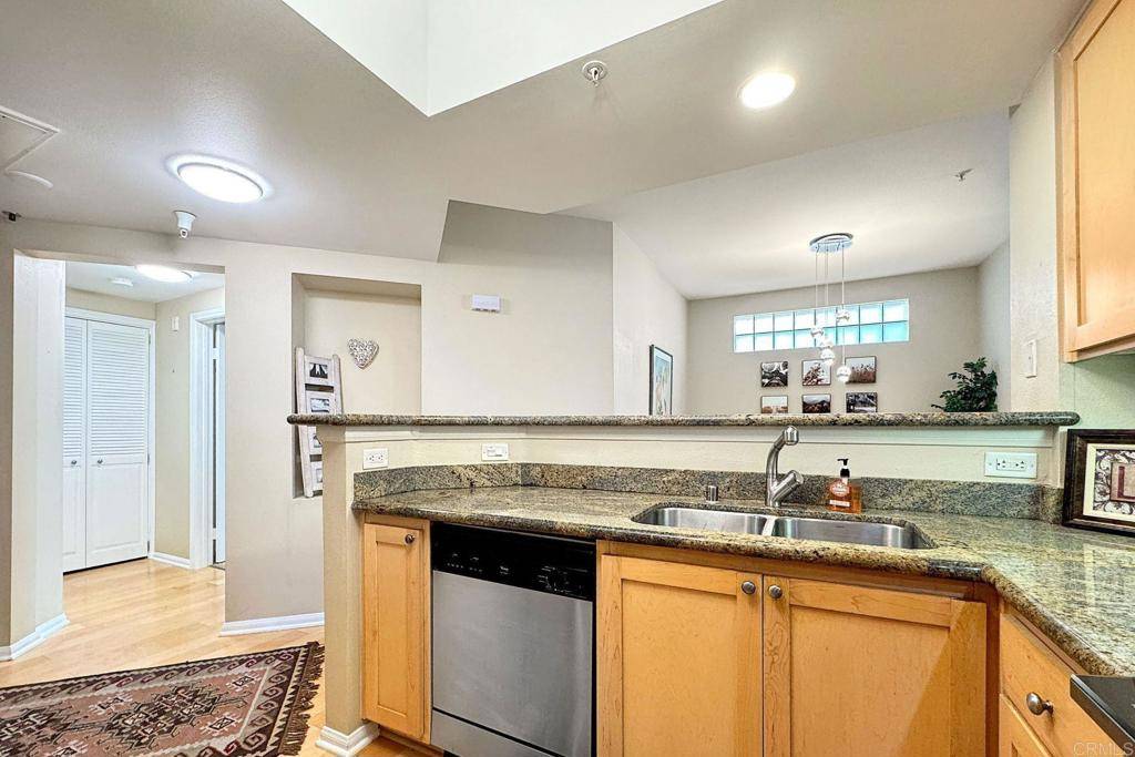 San Diego, CA 92101,2400 5th Avenue 225