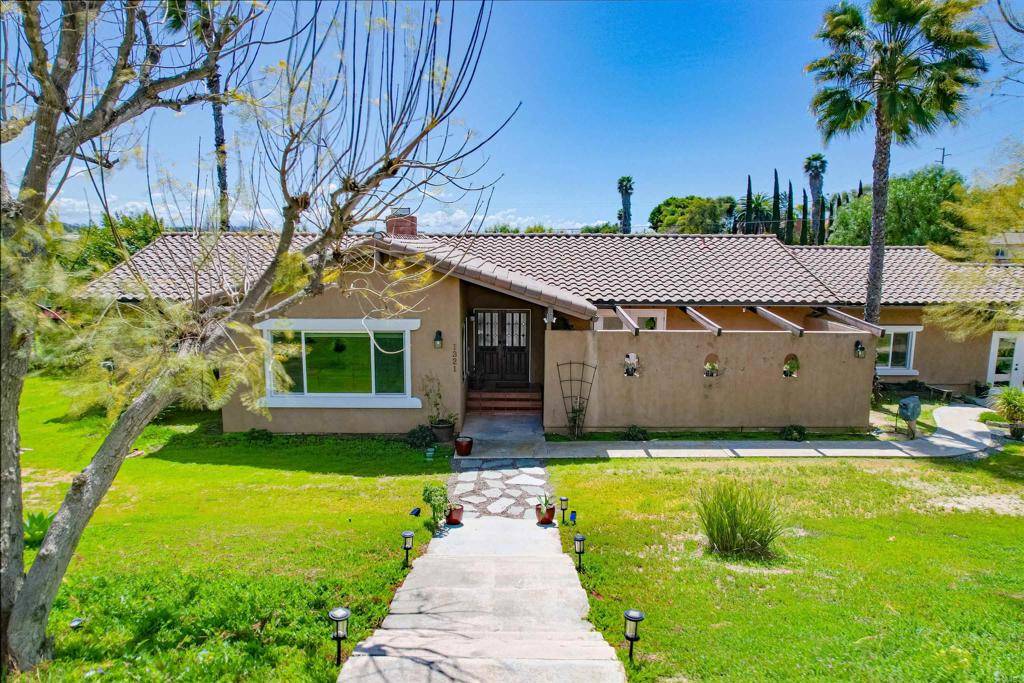 Fallbrook, CA 92028,1321 Friends Way