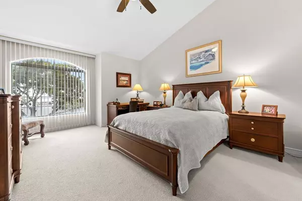 La Jolla, CA 92037,8609 Via Mallorca #E