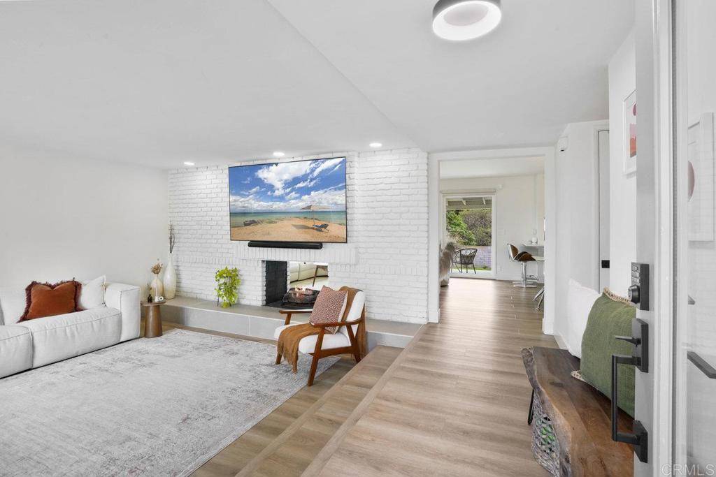 San Diego, CA 92111,7255 Volta Court