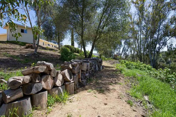 Escondido, CA 92026,25311 Jesmond Dene RD