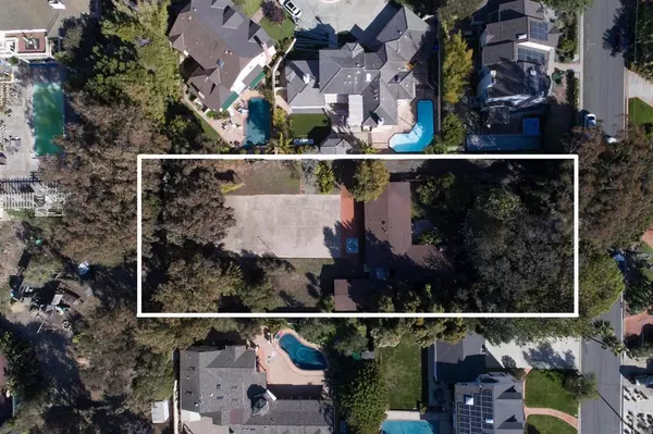 San Diego, CA 92106,3646 Rosecroft LN