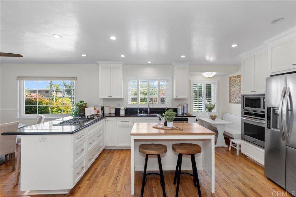 San Diego, CA 92107,1045 Tarento DR
