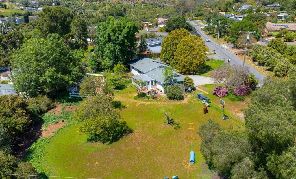 Vista, CA 92084,831 Valley Crest Dr