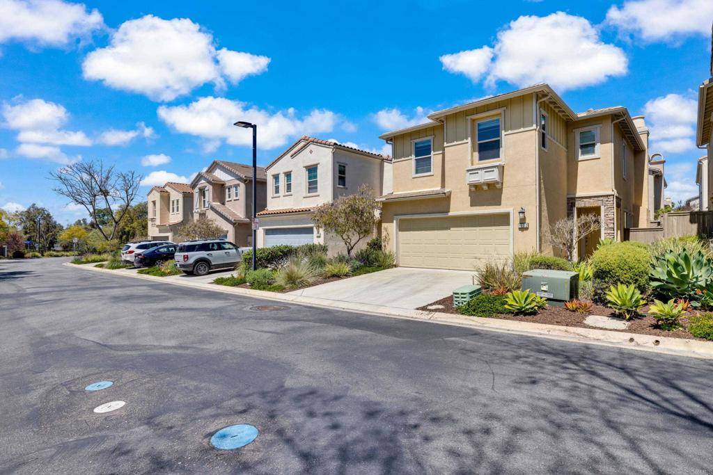 Vista, CA 92084,1132 Cherry Tree LN
