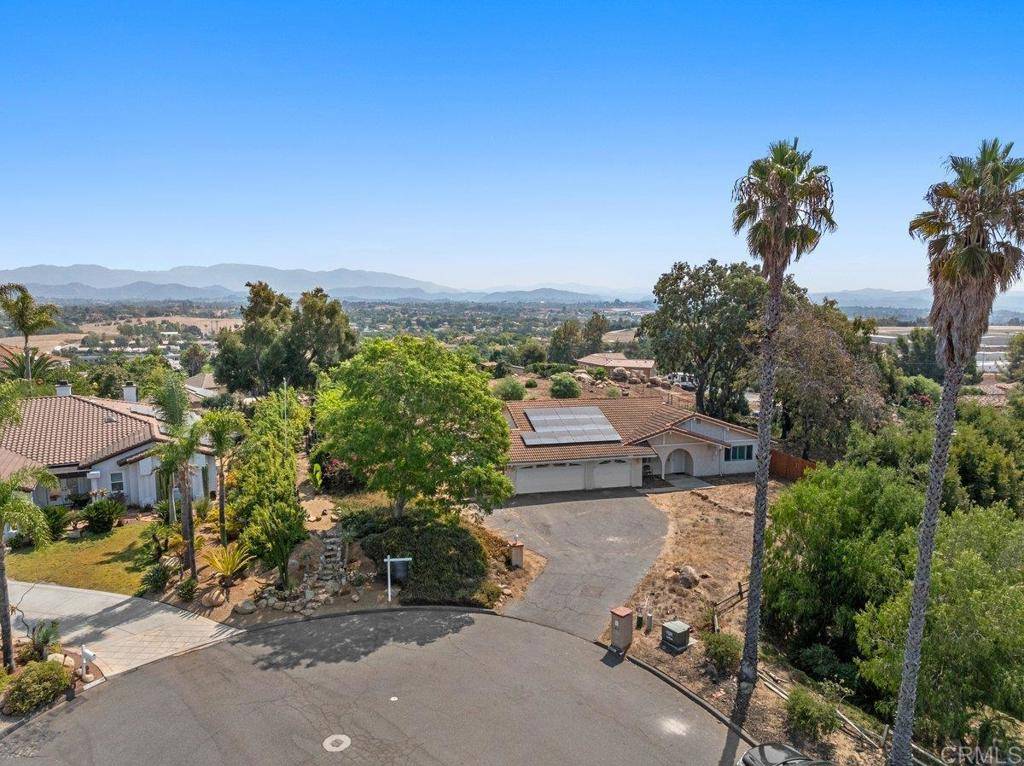 Fallbrook, CA 92028,402 Ali WAY
