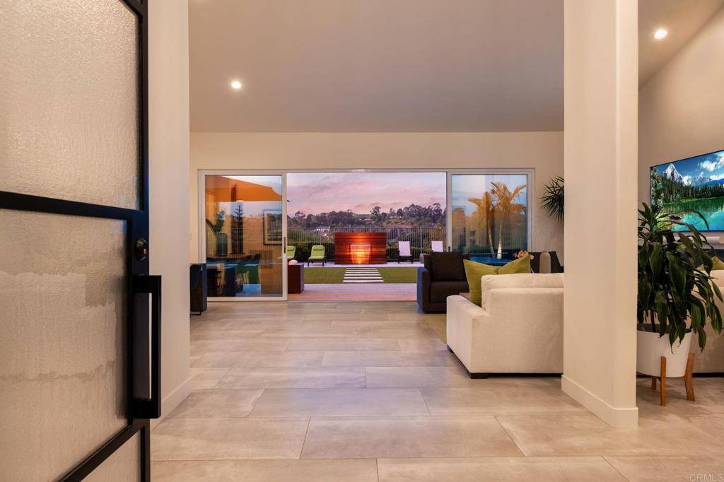 Escondido, CA 92029,1504 Hamilton LN