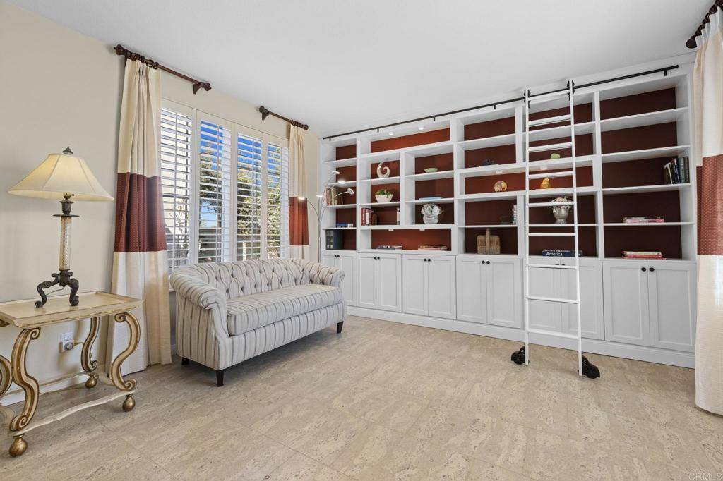 Carlsbad, CA 92011,1580 Martingale CT