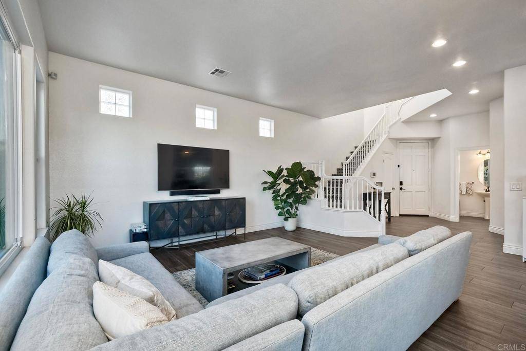 Carlsbad, CA 92011,1695 ROBIN PL