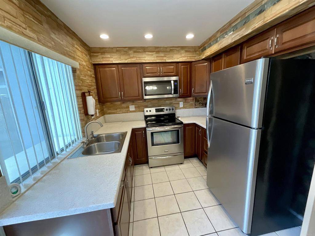 Oceanside, CA 92057,3839 Vista Campana S #6