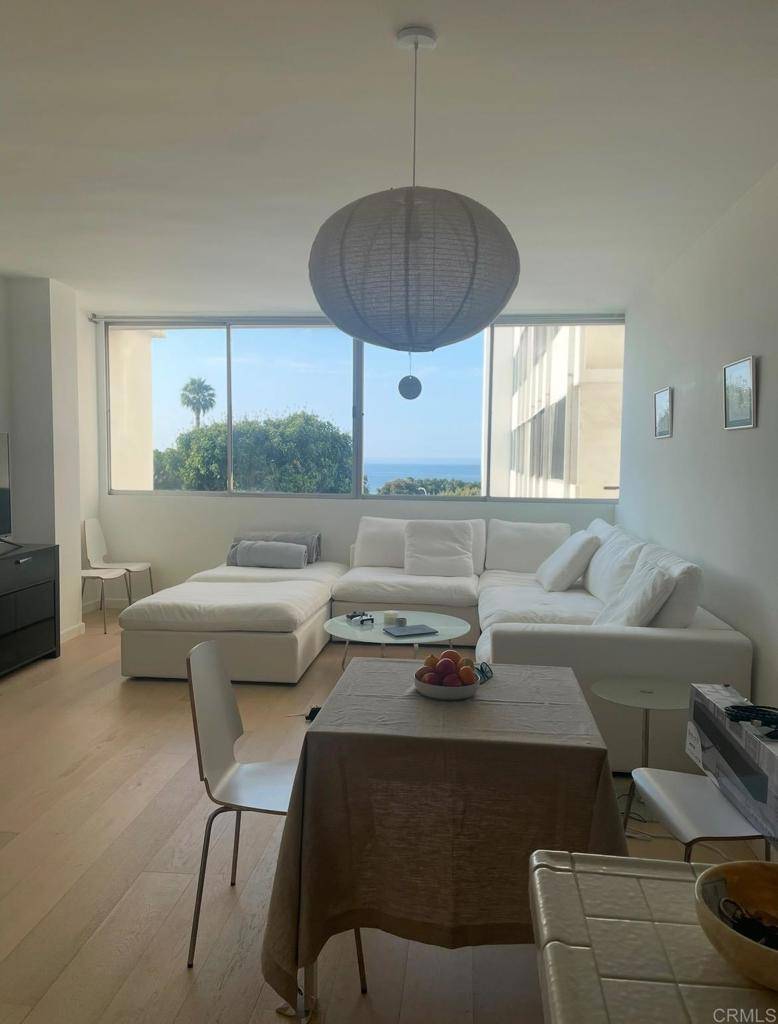 Pacific Palisades, CA 90272,17352 W Sunset BLVD #D204