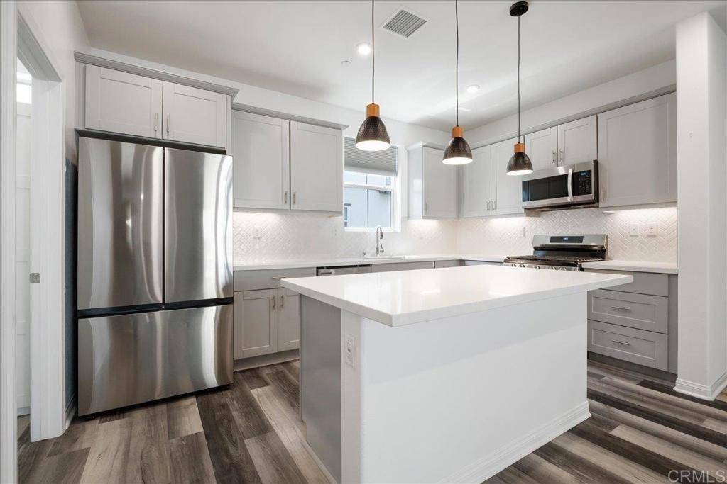 Oceanside, CA 92056,1524 Redbud WAY