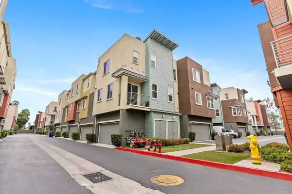 225 Royal Gln #404, Escondido, CA 92025