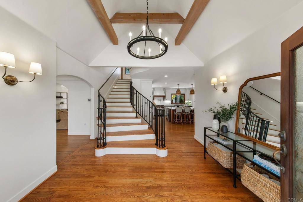 Carlsbad, CA 92008,2785 Crest DR
