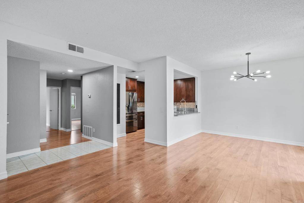 Vista, CA 92081,992 Lupine Hills Dr. #98