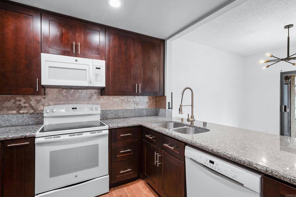 Vista, CA 92081,992 Lupine Hills Dr. #98