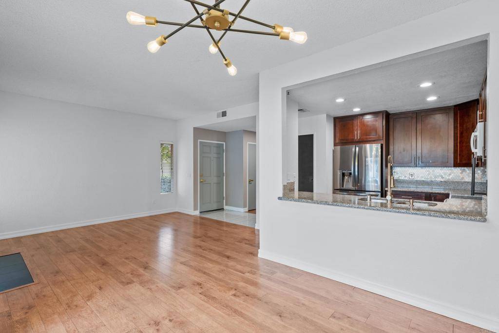 Vista, CA 92081,992 Lupine Hills Dr. #98