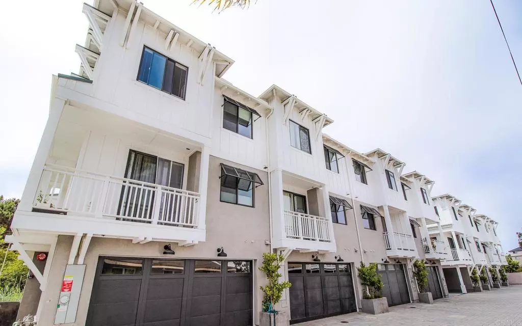 Carlsbad, CA 92008,3341 Tyler ST