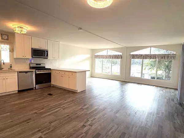 Escondido, CA 92026,8975 LAWRENCE WELK DR. #97