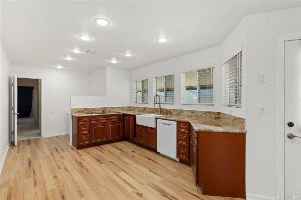 Escondido, CA 92026,8975 Lawrence Welk DR #223