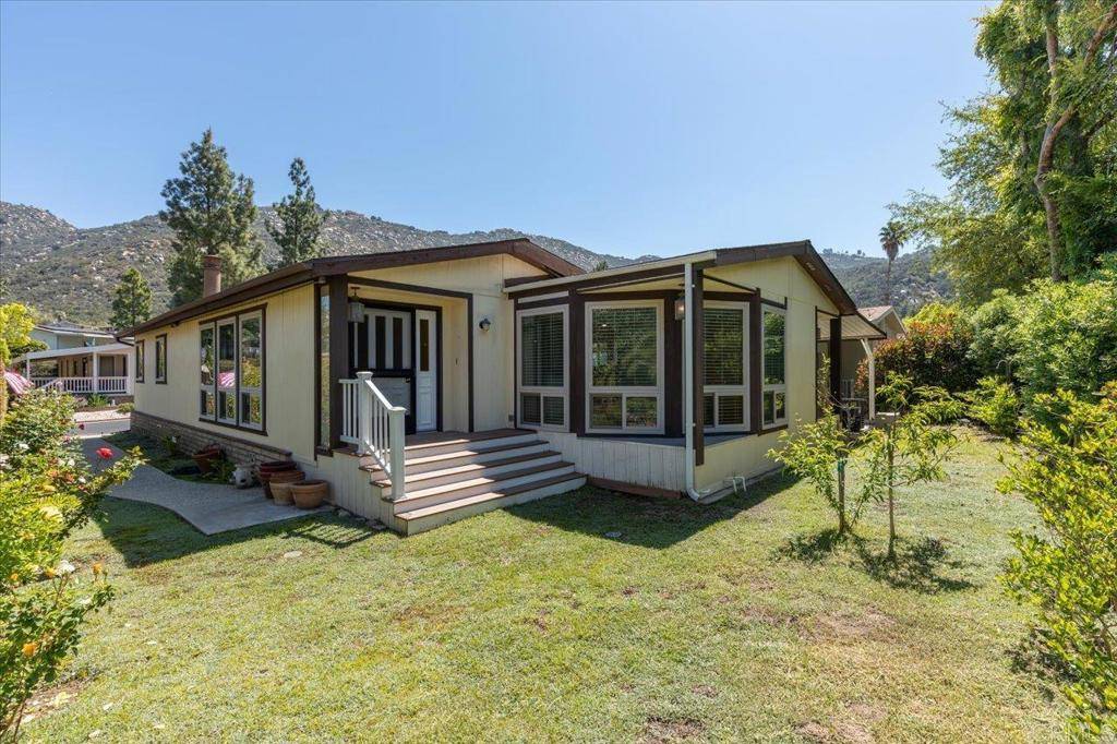 Escondido, CA 92026,8975 Lawrence Welk DR #223