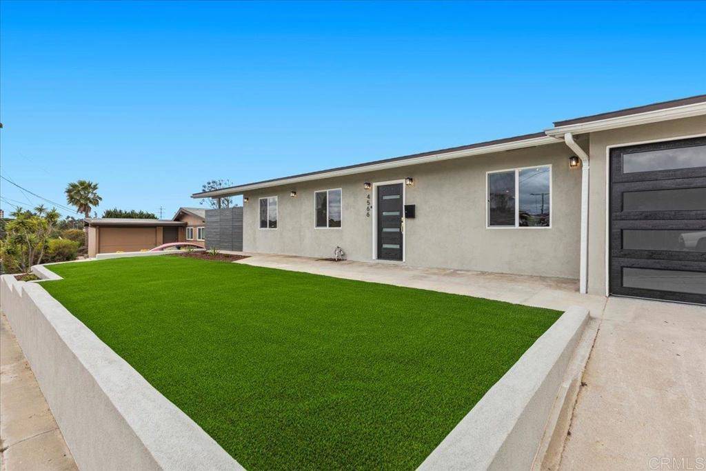 San Diego, CA 92117,4566 Derrick DR