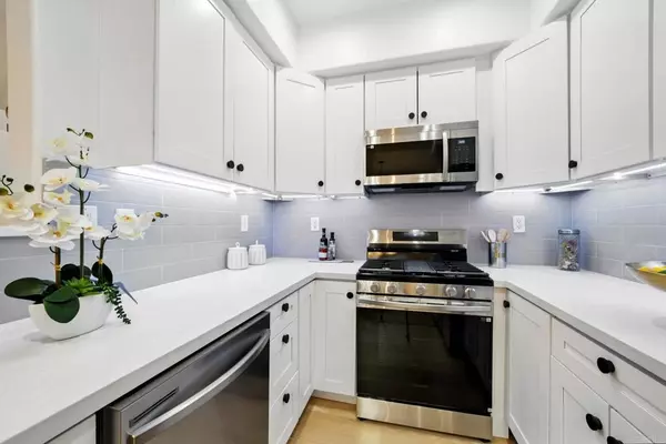 Carlsbad, CA 92009,6417 Terraza Portico