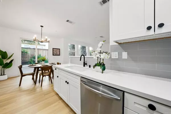 Carlsbad, CA 92009,6417 Terraza Portico