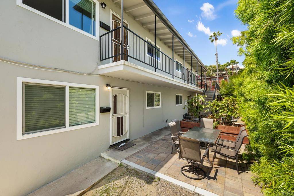 Encinitas, CA 92024,1027 33 3Rd ST