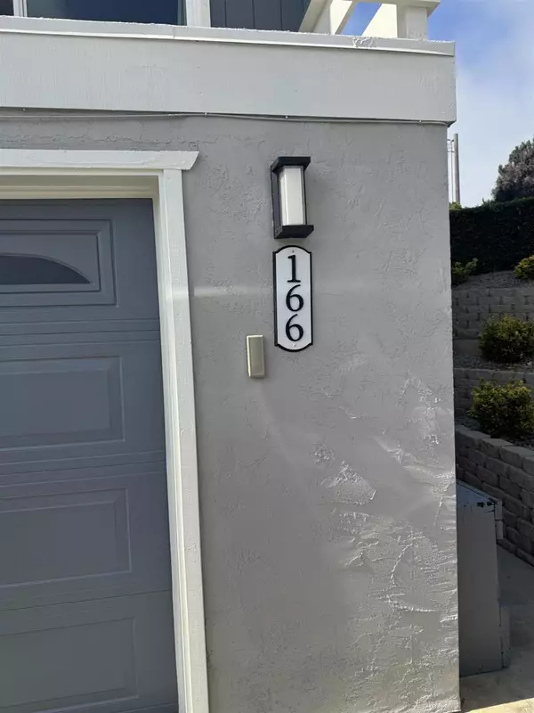 Encinitas, CA 92024,166 168 COOP COURT