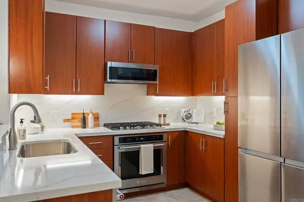 San Diego, CA 92101,1225 Island AVE #503