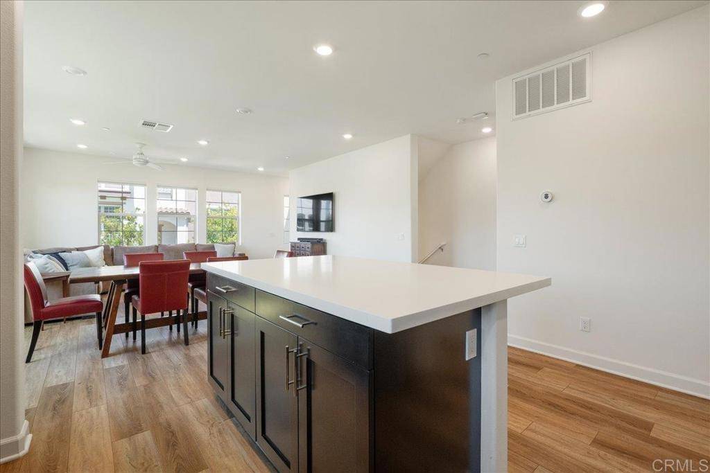Oceanside, CA 92056,4366 Pacifica WAY #5