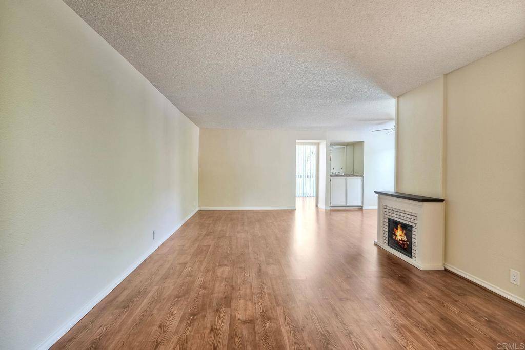 Carlsbad, CA 92009,2564 Navarra DR #115
